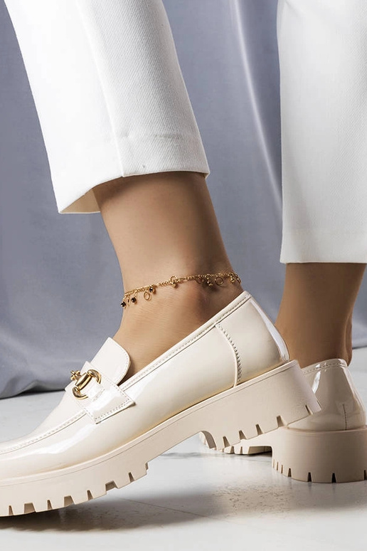 Sapatos Simard em couro envernizado bege