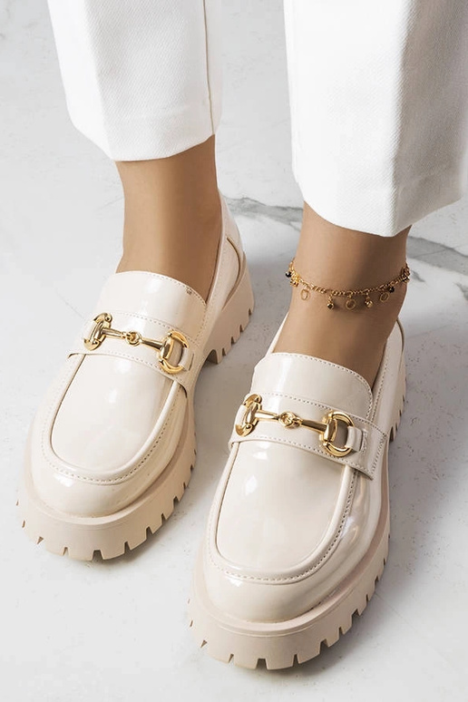 Sapatos Simard em couro envernizado bege