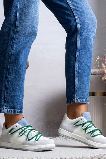 Tênis feminino cinza com cadarço verde Arcobaleno