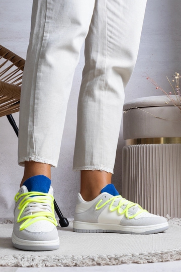 Tênis feminino cinza com cadarço neon Arcobaleno 2