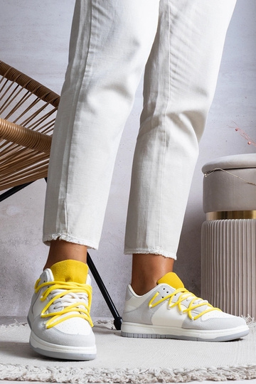 Tênis feminino cinza com cadarço amarelo Arcobaleno 2