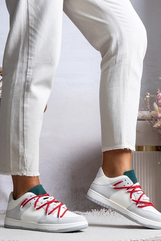 Tênis feminino cinza com cadarço...