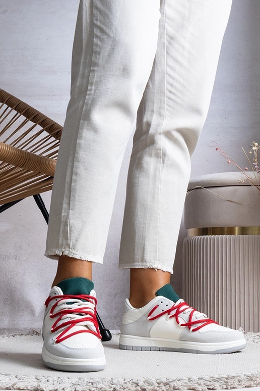 Tênis feminino cinza com cadarço...