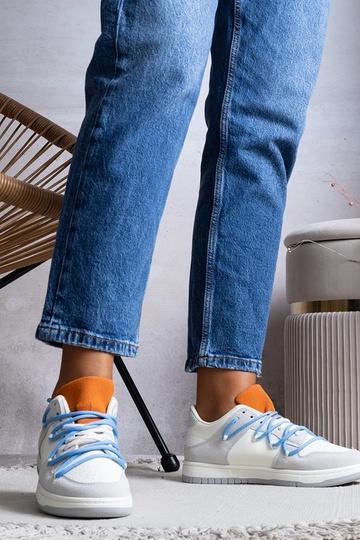 Tênis feminino cinza... 2