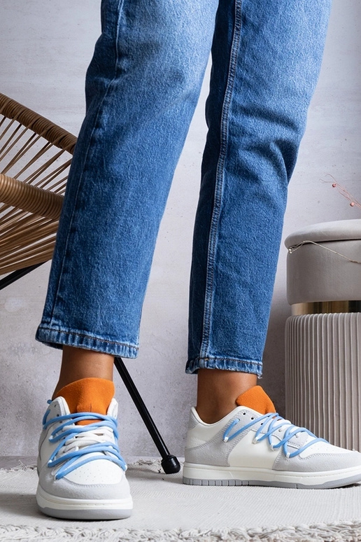 Tênis feminino cinza cadarço azul...