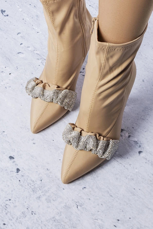 Botins bege decorados com zircões Caisse