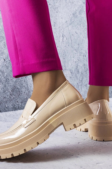 Sapatos Phaneuf em couro envernizado bege 2