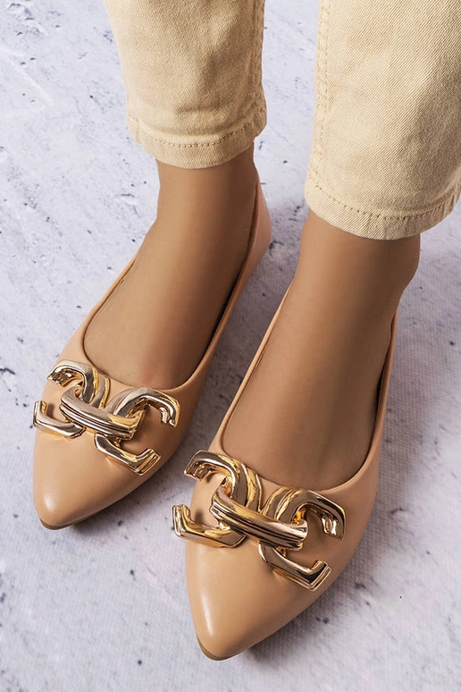 Sapatos elegantes bege com enfeite,...