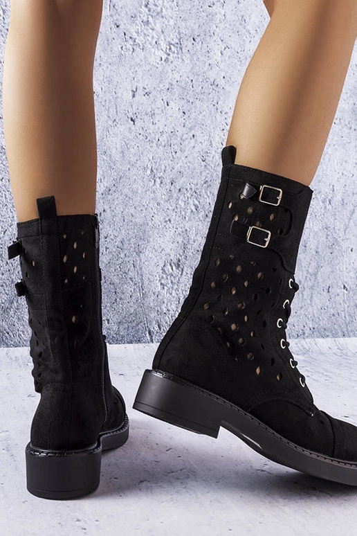 Botins pretos vazados Legault