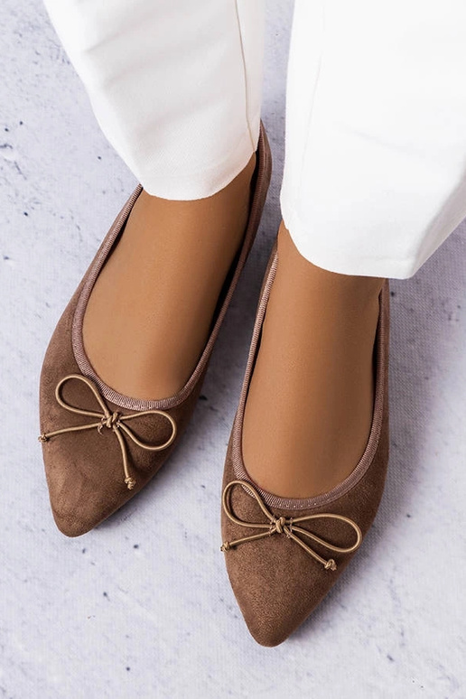 Bailarinas de bico fino marrom da Latour