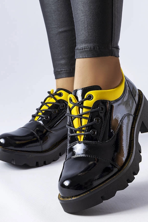 Sapatos oxford preto-amarelos...