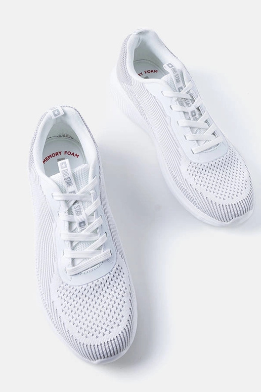 Tênis esportivos masculinos brancos e... Tênis esportivos masculinos brancos e...