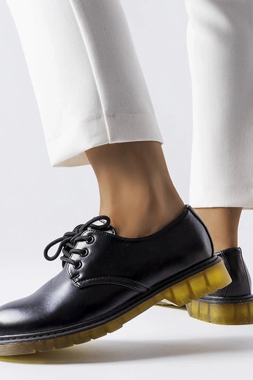 Botas de combate pretas...