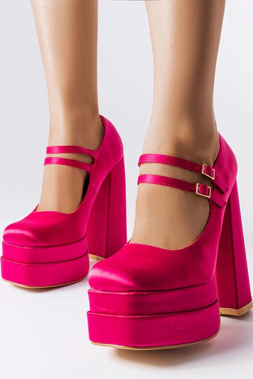 Sapatos de salto alto rosa...