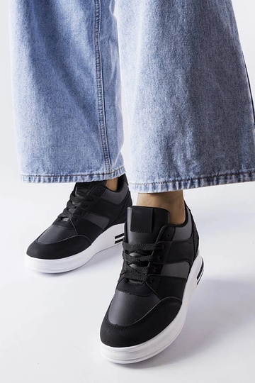 Tênis CinqMars pretos...