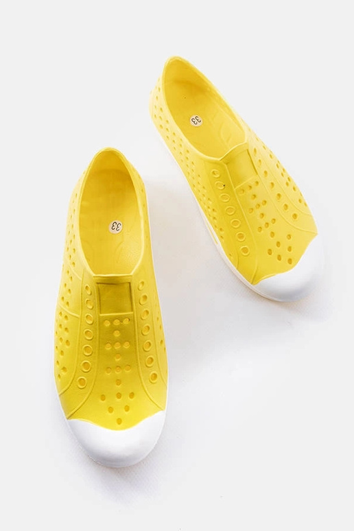 Chinelos de piscina amarelos para...