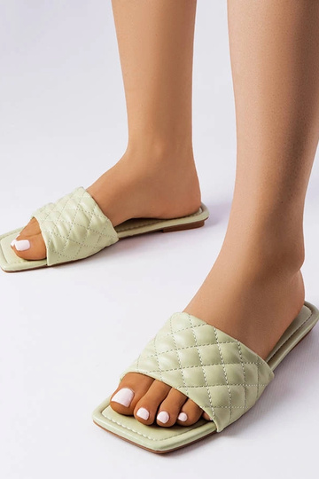 Chinelos acolchoados Labrie verdes elegantes