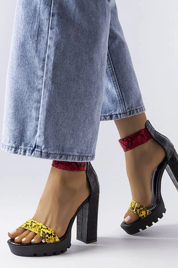 Sandálias com estampa de...