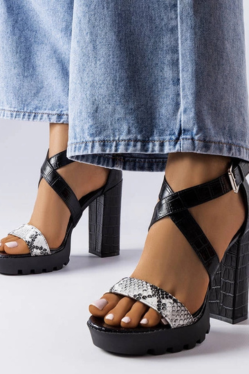 Sandálias brancas com... 2