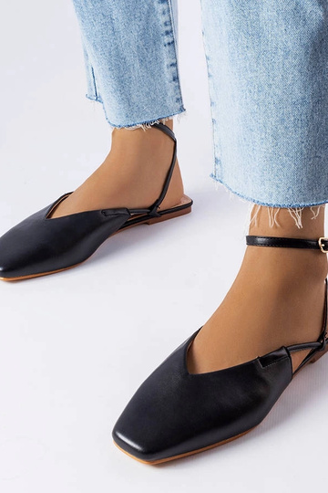 Sandália preta fechada Jeová