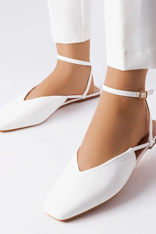 Sandália branca fechada Jeová