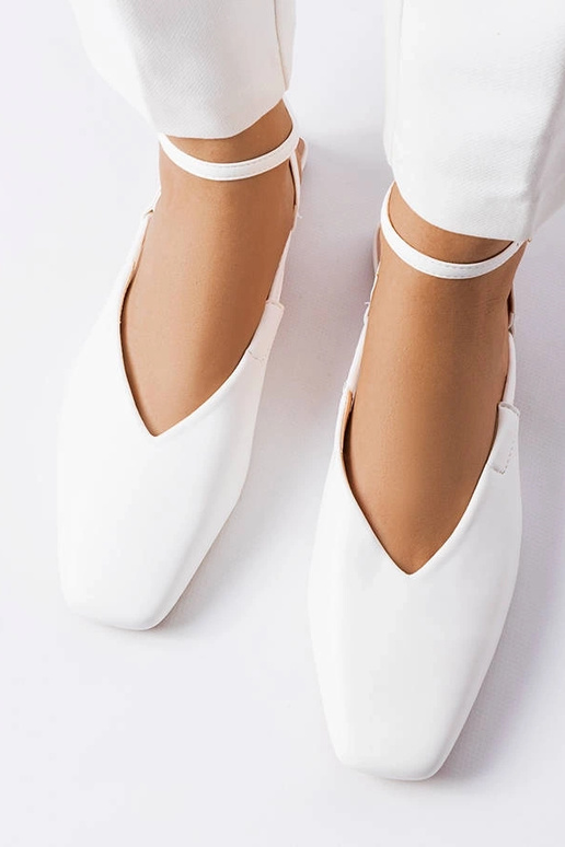 Sandália branca fechada Jeová