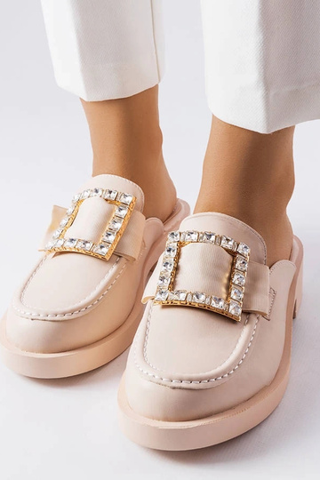 Chinelo bege com bico... 2