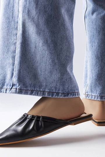 Mulas pretas com bico de...