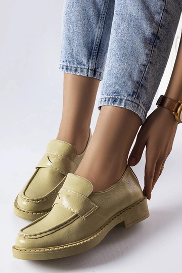 Mocassim elegante de couro verde com sola grossa Élodie