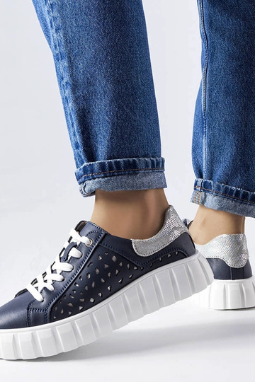 Tênis esportivos... 2