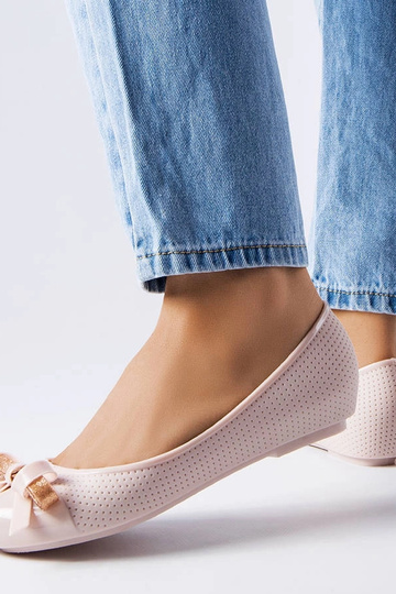 Sapatilhas bege decoradas... 2