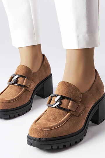 Sapatos de salto alto...