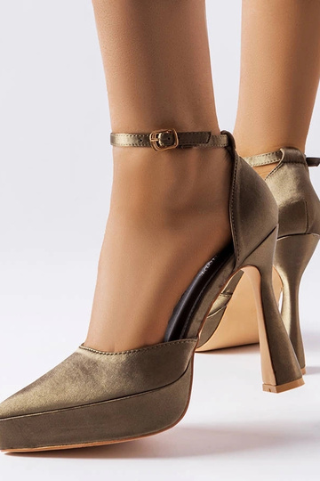 Sapatos de salto alto verde... 2