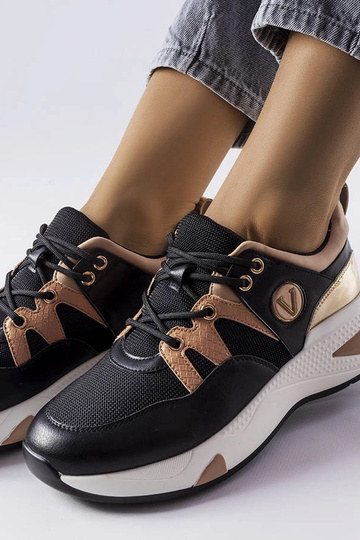 Tênis Vinceza preto e dourado 2