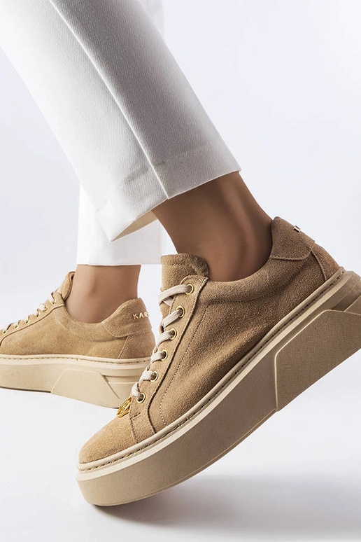 Batelas esportivos em camurça cor... Batelas esportivos em camurça cor...