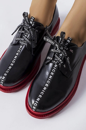 Botas pretas com sola contrastante Hanifan 2