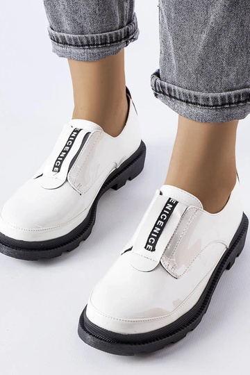 Sapatos Legget de couro envernizado branco