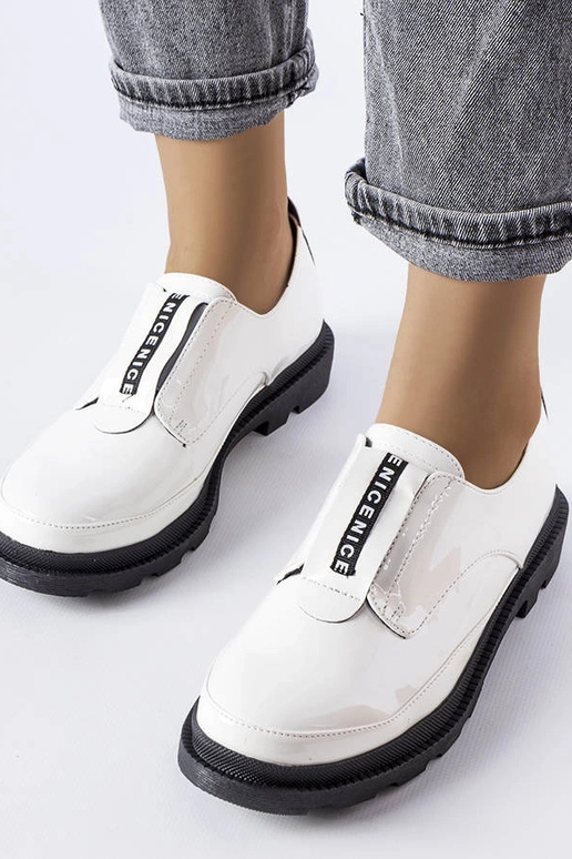 Sapatos Legget de couro envernizado...