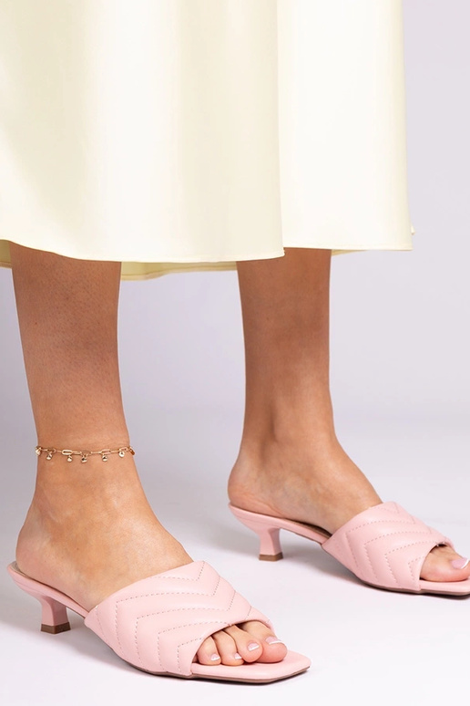 Chinelos rosas com salto baixo, "Launay"