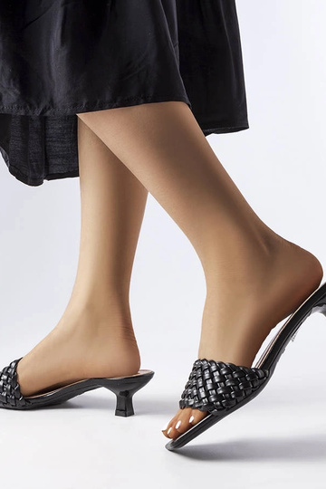 Sandálias de salto baixo...