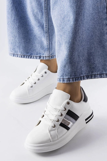 Tênis esportivos preto e... 2