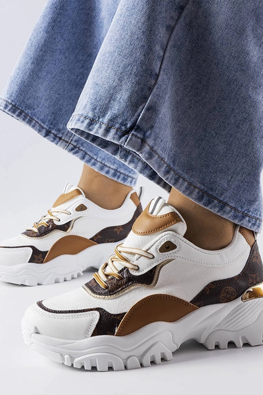 Tênis esportivos brancos com sola...