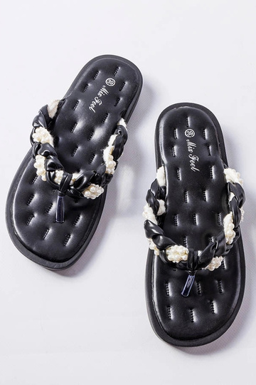 Chinelos pretos decorados... 2