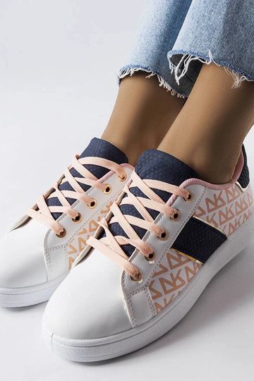 Tênis branco com apliques... 2