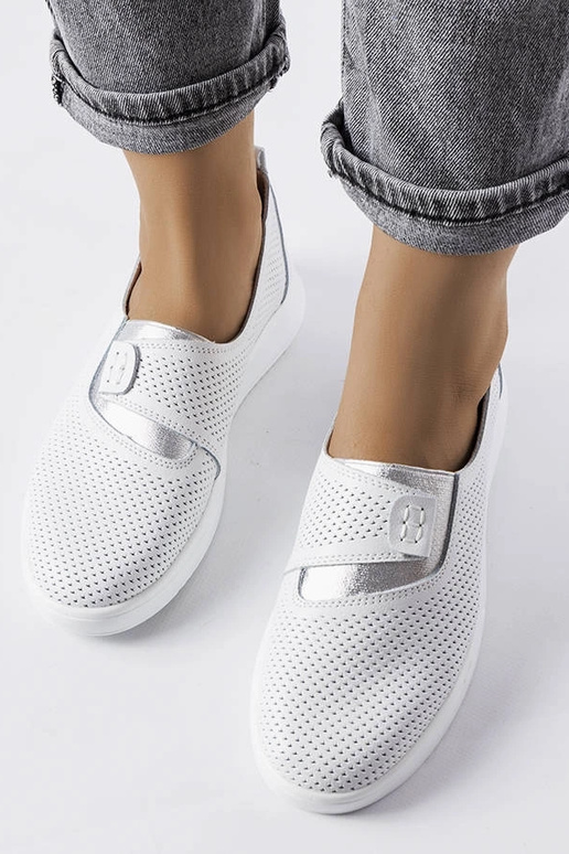 Tênis Ethels branco de couro perfurado