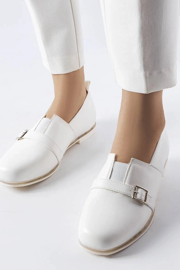 Sapatos brancos com palmilha de couro, "Felosa"