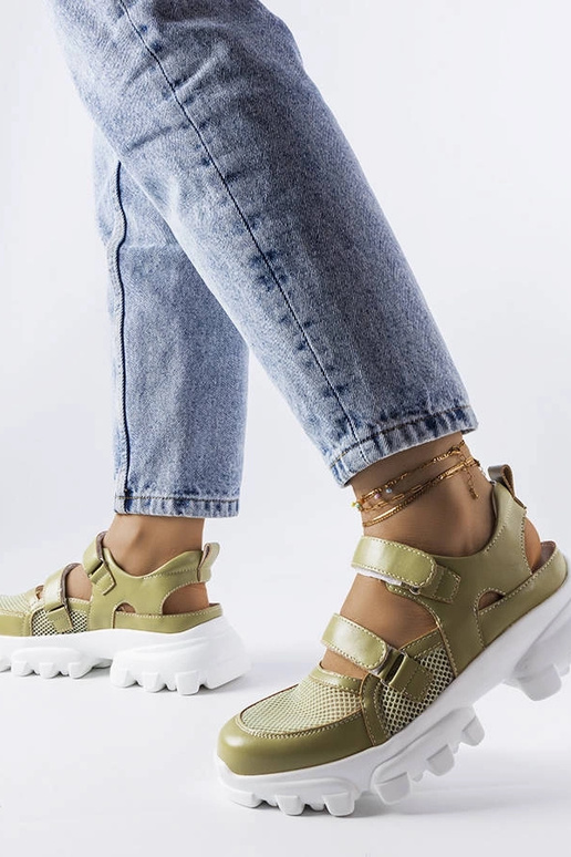 Tênis verdes com sola Djurs enorme