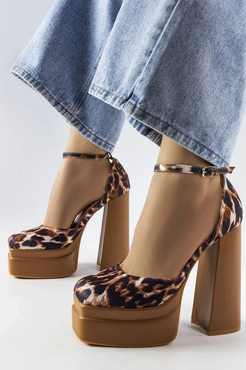 Sapatos de salto alto...