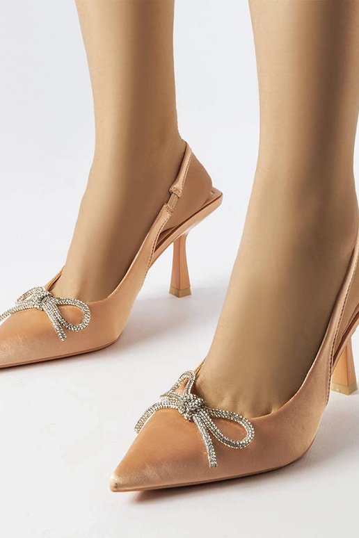 Salto alto bege com laço Wildrose
