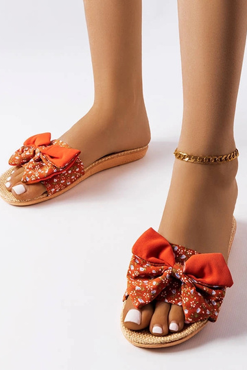 Chinelo vermelho com laço...